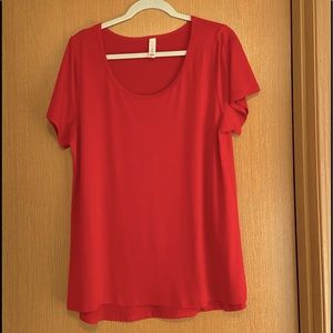 NWOT Lularoe Classic Tee